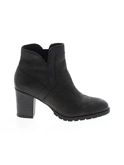 Pre-owned Clarks Ankle Boots In Black
