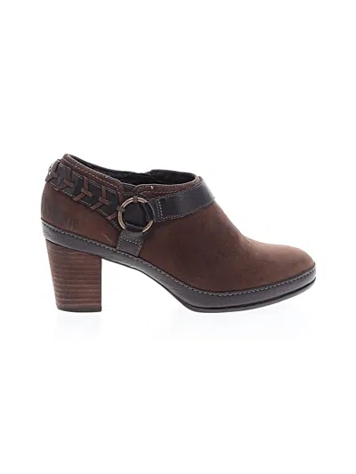 Pre-owned Clarks Ankle Boots In Brown