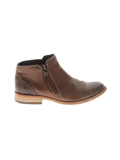 Pre-owned Clarks Ankle Boots In Brown