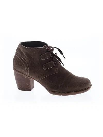 Pre-owned Clarks Ankle Boots In Brown