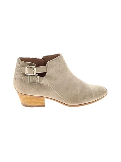 Pre-owned Clarks Ankle Boots In Brown