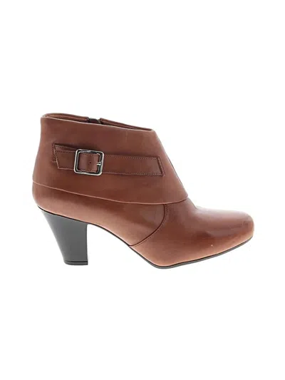 Pre-owned Clarks Ankle Boots In Brown