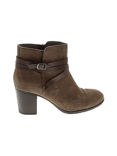 Pre-owned Clarks Ankle Boots In Brown