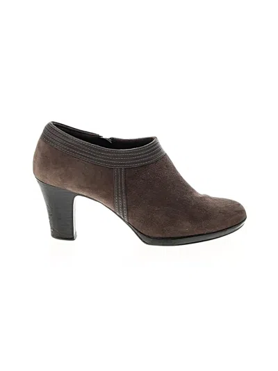 Pre-owned Clarks Ankle Boots In Brown