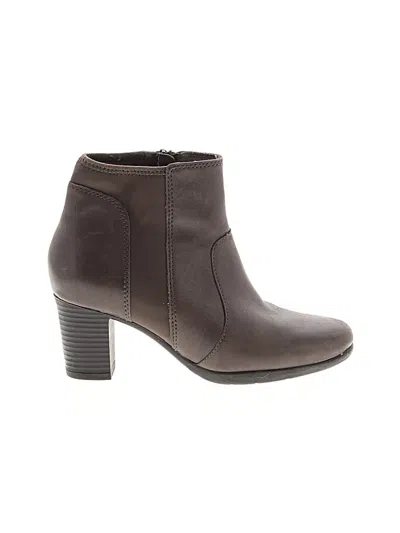 Pre-owned Clarks Ankle Boots In Brown