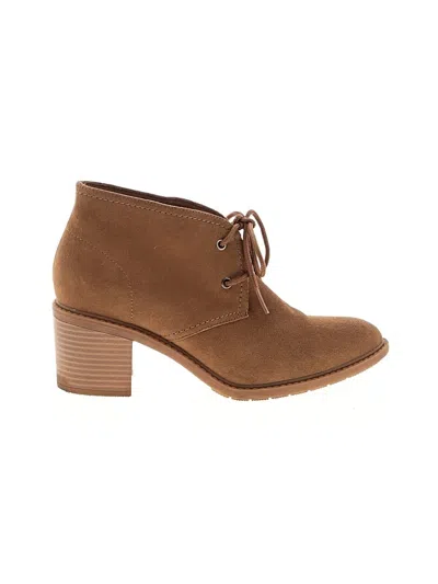 Pre-owned Clarks Ankle Boots In Brown