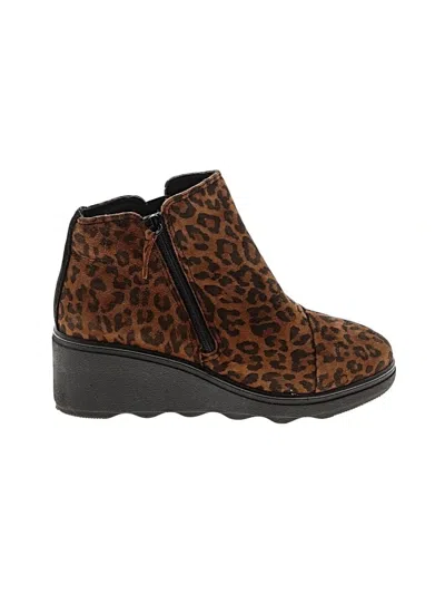 Pre-owned Clarks Ankle Boots In Brown
