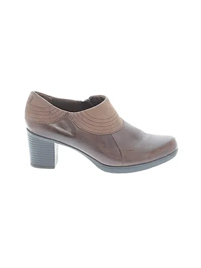 Pre-owned Clarks Ankle Boots In Brown