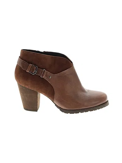 Pre-owned Clarks Ankle Boots In Brown