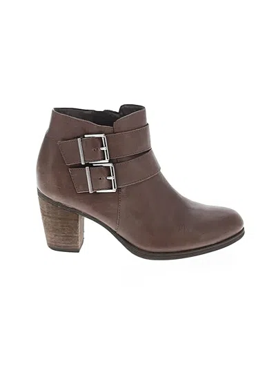 Pre-owned Clarks Ankle Boots In Brown
