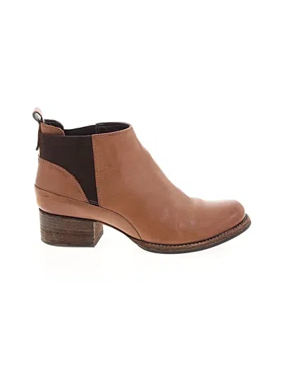 Pre-owned Clarks Ankle Boots In Brown