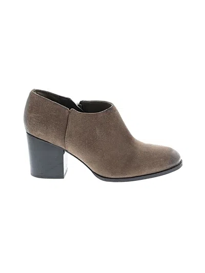 Pre-owned Clarks Ankle Boots In Brown