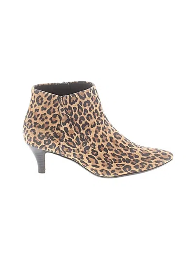 Pre-owned Clarks Ankle Boots In Brown