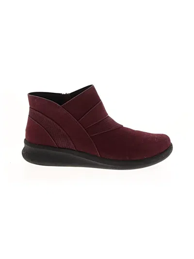 Pre-owned Clarks Ankle Boots In Burgundy