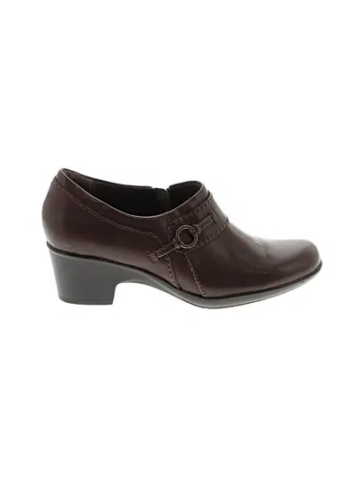 Pre-owned Clarks Ankle Boots In Burgundy