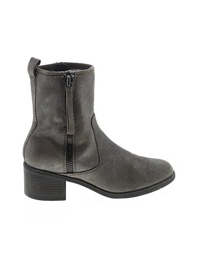Pre-owned Clarks Ankle Boots In Gray