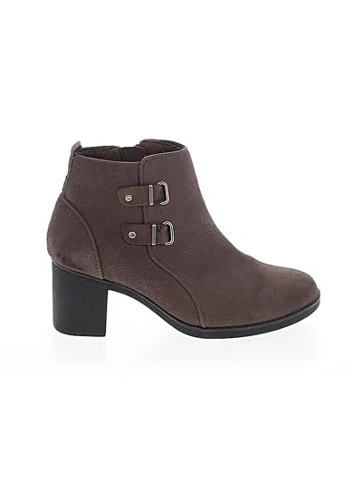 Pre-owned Clarks Ankle Boots In Gray