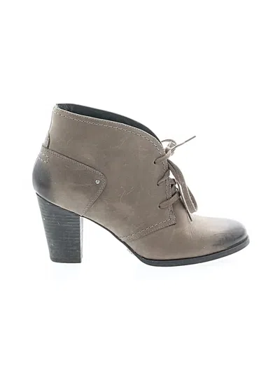 Pre-owned Clarks Ankle Boots In Gray