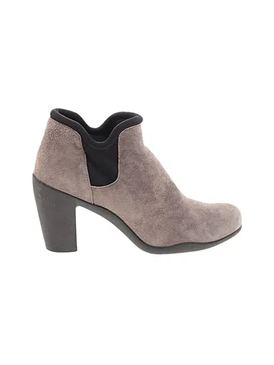 Pre-owned Clarks Ankle Boots In Gray