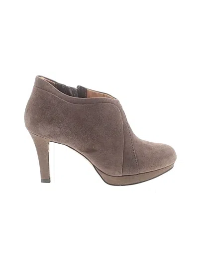 Pre-owned Clarks Ankle Boots In Gray