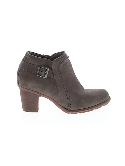 Pre-owned Clarks Ankle Boots In Green