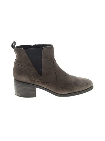 Pre-owned Clarks Ankle Boots In Green