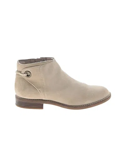 Pre-owned Clarks Ankle Boots In Tan