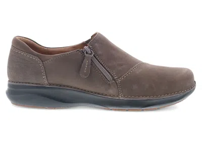 Pre-owned Clarks Appley Zip Nubuck (women's) Sneakers In Taupe In Brown