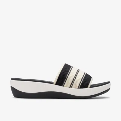 Clarks Arla Hollis In Black