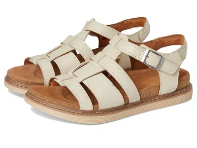 Clarks Arwell Sun In White