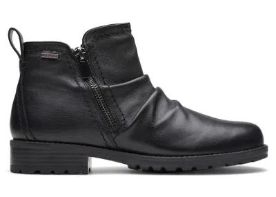 Pre-owned Clarks Aspra Walk Waterproof Leather (women's) Sneakers In Black