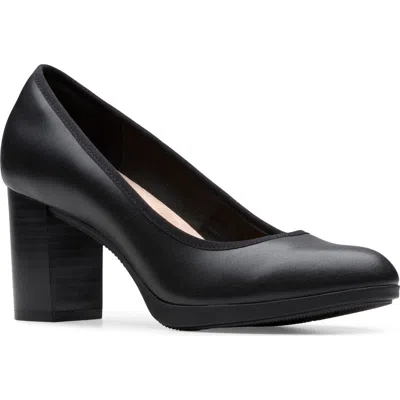 Clarks ® Bayla Carly Leather Pump In Black Leather