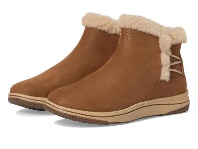 Clarks Breeze Fur In Brown