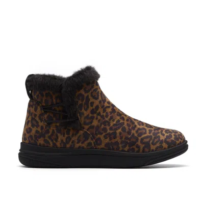 Clarks Breeze Fur In Brown Textile