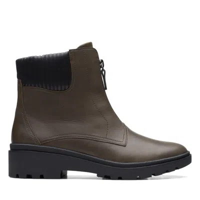 CLARKS CALLA ZIP IN GREEN LEATHER