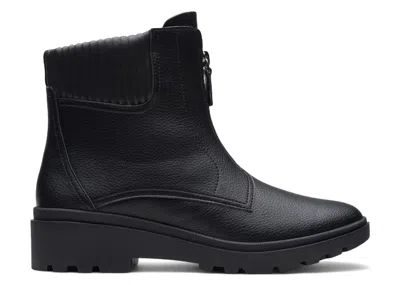 Pre-owned Clarks Calla Zip Leather (women's) Sneakers In Black