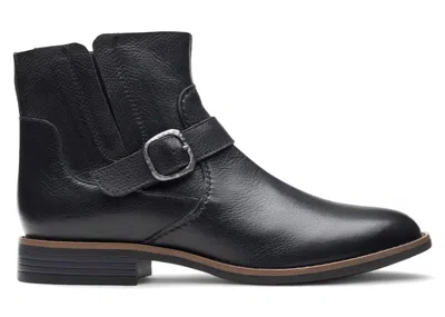 Pre-owned Clarks Camzin Loop Leather (women's) Sneakers In Black