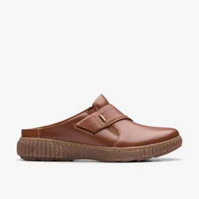 Clarks Caroline Bay In Brown