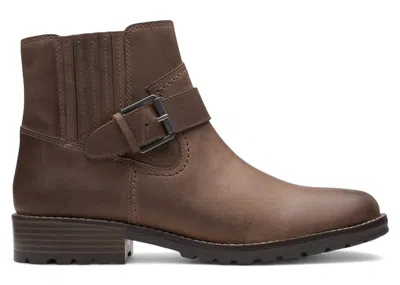 Pre-owned Clarks Clarkwell Strap Nubuck (women's) Sneakers In Taupe In Brown