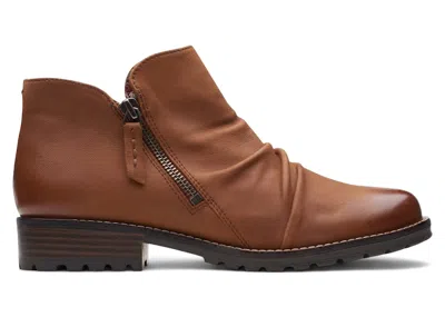 Pre-owned Clarks Clarkwell Zip Leather (women's) Sneakers In Dark Tan In Brown