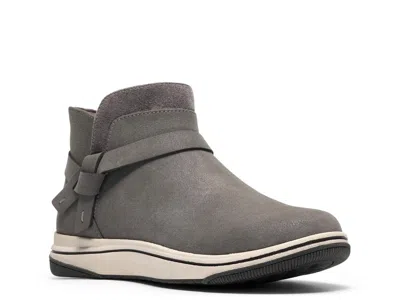 Clarks Cloudsteppers Breeze Emma Bootie In Dark Grey