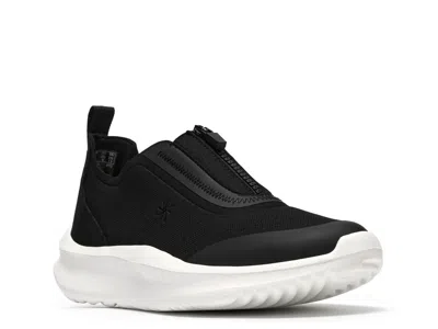 Clarks Cloudsteppers Solevana Bay Sneaker In Black