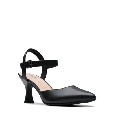 CLARKS COLLECTION WOMEN'S KATALEYNA CORA POINTY TOE PUMPS