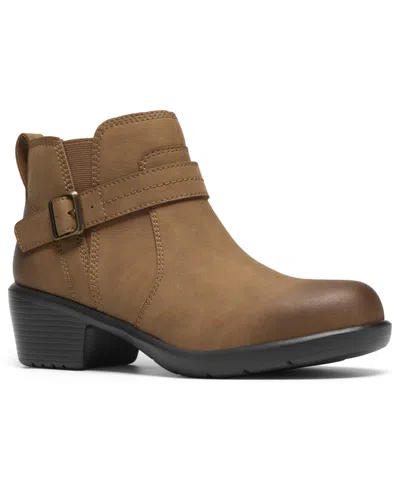 Clarks Collection Women's Kynnzie Rise Zipper Booties In Brown