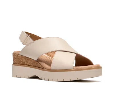 Clarks Diaz Wedge Sandal In Neutral