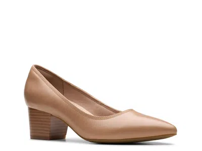 Clarks Ellanie Hope Pump In Brown