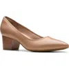 Clarks Freva55 Court Pump In Warm Beige Leather