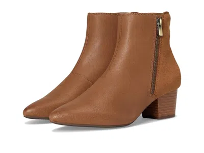 Clarks Ellanie Vibe In Brown