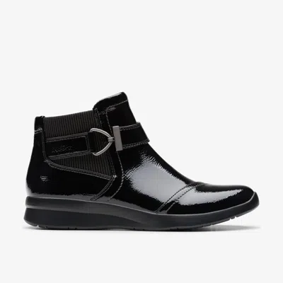 Clarks Ellowyn Strap In Black