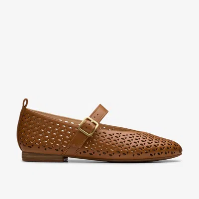 Clarks Fawna Jane In Brown